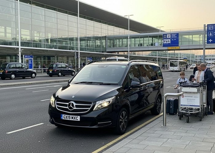 Book a Taxi from Heathrow to Oxford | Easy to Book and Comfortable journey – Rockets Taxi image